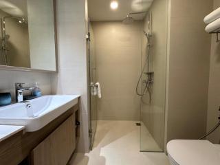 2 BD Skypark Condo with Terrace - - 5