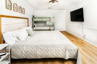 Ultimate Getaway with Pool and Games - Columbus - 6