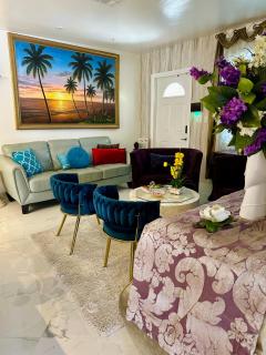 Tranquil ZEN Pool WATER Front King,Near Beaches,Nightlife, Hard Rock,Shopping,Paradise - Hallandale Beach - 7