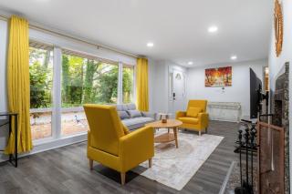 Rina's yellow house - Sammamish - 0