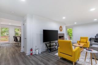 Rina's yellow house - Sammamish - 6