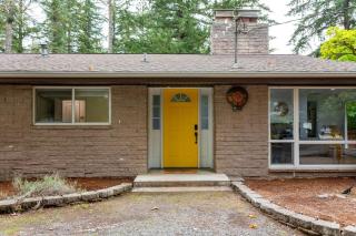 Rina's yellow house - Sammamish - 4