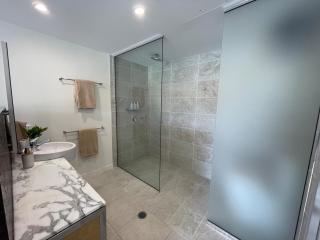 Absolutely Lovely Waterfront Apartment 333 - 2