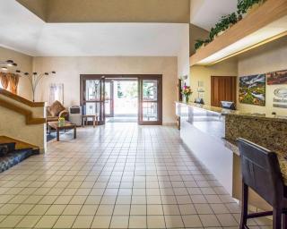 Econo Lodge Denver International Airport - 4