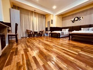 Silver Cloud Hotel - 8