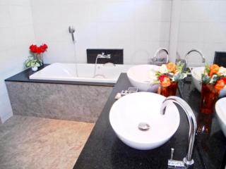 Skylight 2 bedrooms Villa in Kamala - 2