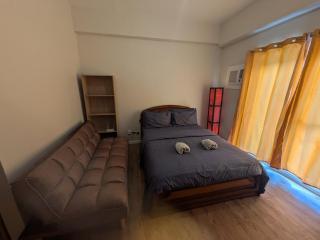 Near Airport Luxury on a Budget Gym, Pool, 55 Smart TV, Balcony facing amenities - Pusok - 7