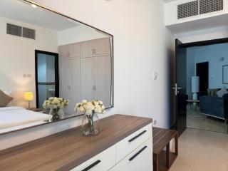 2 Bed Apartment in La Riviera Tower, Dubai Marina near Metro and Mall, 12-min walk to JBR Beach! - 1