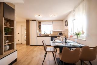 Hidden Oasis - pool, playground - 3 min from the beach - Vir - 3