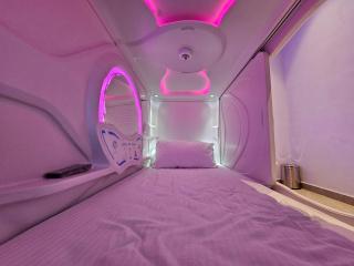 DG Pods Hotel - Bombay - 0