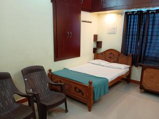 Sri Vasishta Homestays - Theni - 3