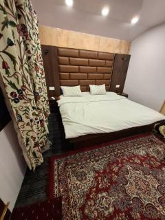 Swift houseboats - Srinagar - 1