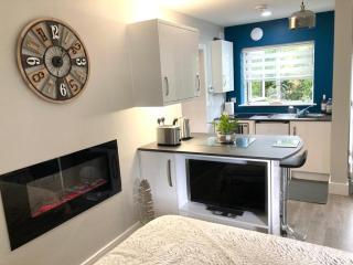 The Hideaway - cosy self-contained studio - 8