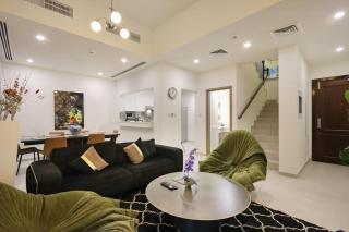 Livbnb- Classy 3BR plus Maid's Villa with Private Patio - 4