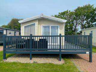 Luxury Coastal Bay Holiday Home - 0