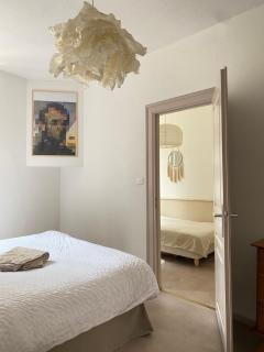 Logement 2 chambres lumineux, parking proche centre ville - 1