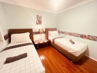 Spacious 6 Bedroom Holiday Home 15 Min Away From Melbourne Airport - 7