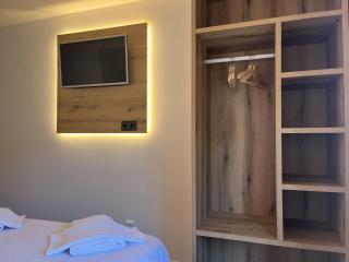 Hostal Restaurant Can Barala - 9