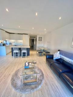 Coastal Gem 10 Mins from Dublin Airport - 1