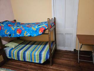Habitación con cama matrimonial mas cama 1 plaza - Cartagena - 0
