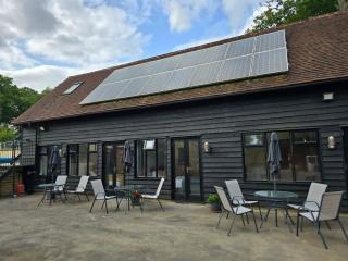 Beautiful Spacious Studio - Nuthurst - 3