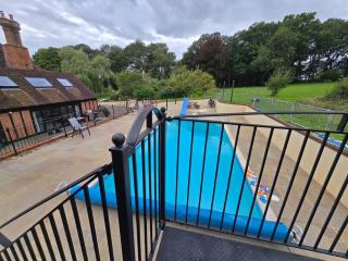 Beautiful Spacious Studio - Nuthurst - 1
