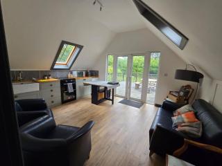 Spacious Country Three Bed Apartment - Nuthurst - 2