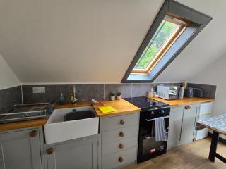 Spacious Country Three Bed Apartment - Nuthurst - 4