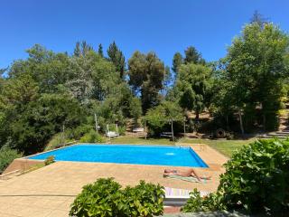 Casa amplia con piscina y quincho - 7