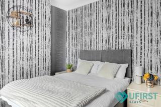 Bright 4 BR Home - Forest Fields - City Centre - Free Parking - WiFi - Close to Forest Rec - Sleeps 8 - 3