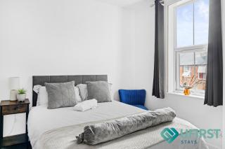 Charming 4-Bed House in Nottingham - Near City Centre, Hyson Green Market & Forest Recreation Ground - Nottingham - 0