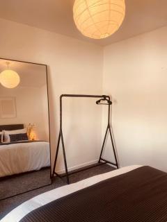 Spacious 2Bed - 10 Mins to City - Free parking - Belfast - 4