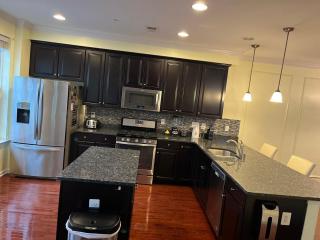 Immaculate 4Br 3Ba TownHouse in the DMV area - 9
