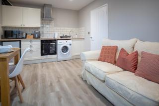 Modern Town Centre Apartment - Leominster - 5