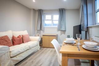 Modern Town Centre Apartment - Leominster - 2