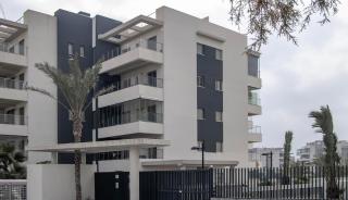 5-Star Complex With 3 Pools & Gym - 7