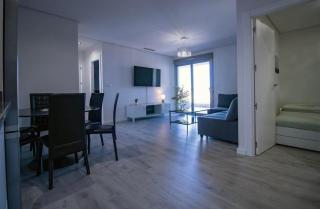 5-Star Complex With 3 Pools & Gym - 6