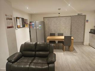 Upton House - Thornton Heath - 1
