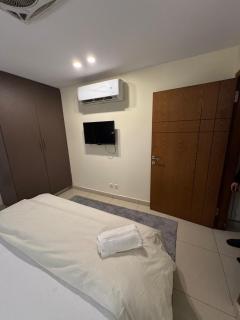 Luxury condo with rooftop pool! - Islamabad - 6