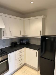 2 Bed 2 Bathroom Apartment central location - Oldbury - 4