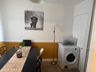 Sunflower villa - Brislington - 7