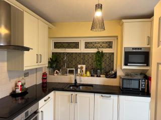 Sunflower villa - Brislington - 8