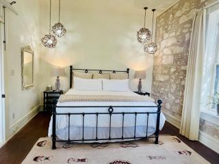 Shopkeeper's Inn - 8