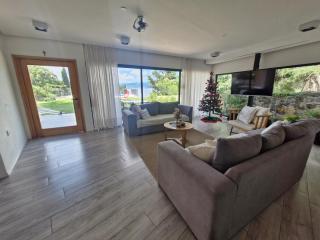 Hermosa Casa en Villa del Lago Carlos Paz Vista al lago, zona exclusiva y residencial - 8