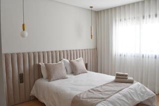 Bright & Cozy Apt with City View - 0
