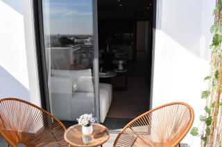 Bright & Cozy Apt with City View - 2