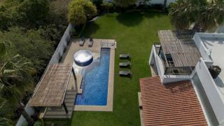 Beautiful house with swimming pool, jacuzzi, pickleball court and steam room - 8