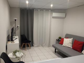 Minimal Central Apartment - 9
