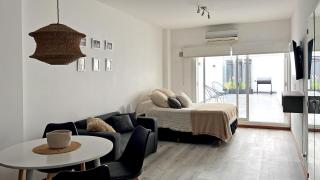 Amplio estudio con patio y parrilla a metros de la cancha de river - 0