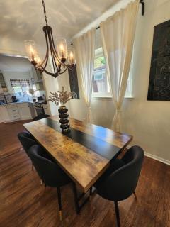 4-BR House, walkable distance to Michigan Stadium! - 4